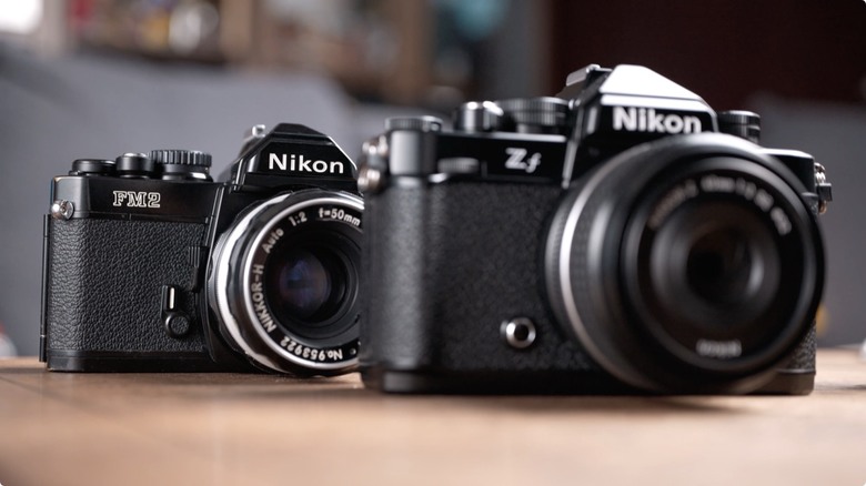 Nikon Zf 開箱 + 拍照、N-Log 錄影實測！把 Z9、Z8 旗艦功能塞進 FM2 的經典外型，一台能夠體驗百年光學魅力，連 Leica、Sony 鏡頭也能轉接的「有靈魂的相機」