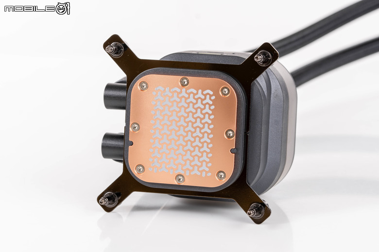 CORSAIR iCUE LINK TITAN 360 RX RGB 一體式水冷散熱器開箱試用 以更高的溫度壓制力應對未來處理器挑戰