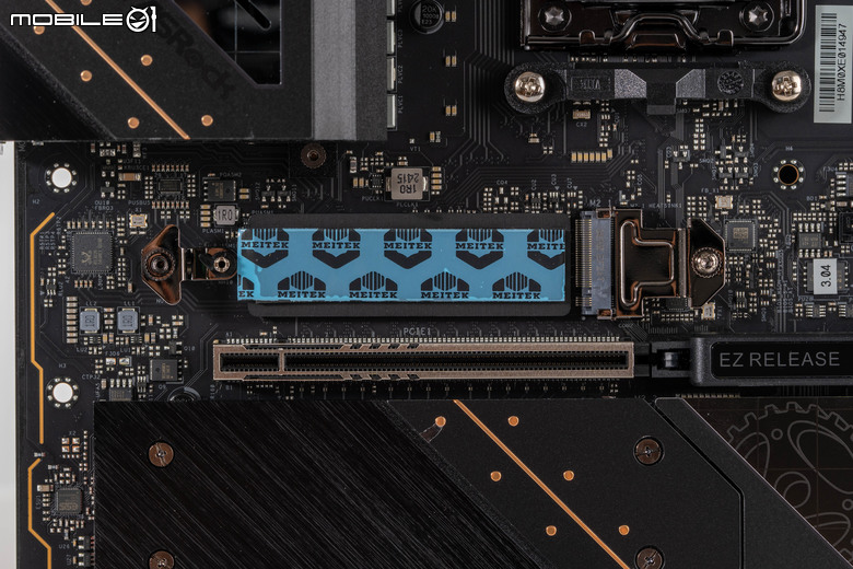 ASRock X870E Taichi 主機板開箱實測 以低調沉穩設計提供強大擴充性能