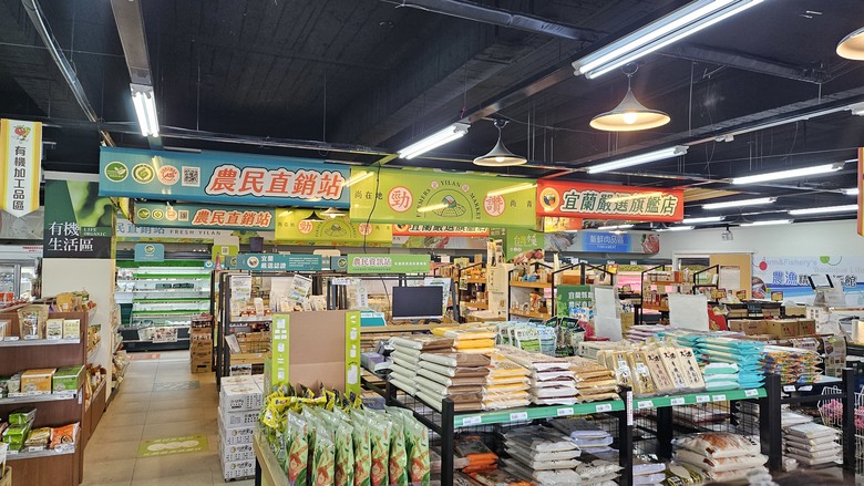 我們家的兩天一夜宜蘭行 - 宜蘭市農會超好買 / 羅東祥瑞渡小月餐廳 / 靜候Pizza / 綠舞國際觀光飯店 / 巧晏魚坊