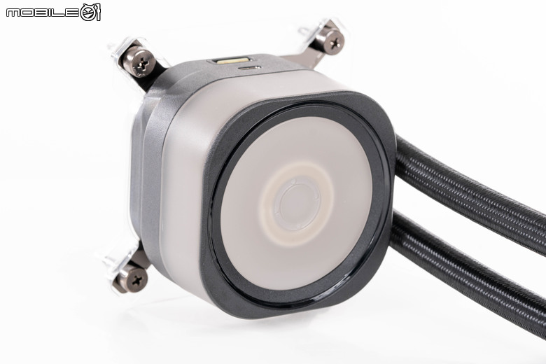 CORSAIR iCUE LINK TITAN 360 RX RGB 一體式水冷散熱器開箱試用 以更高的溫度壓制力應對未來處理器挑戰