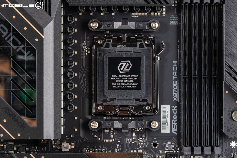 ASRock X870E Taichi 主機板開箱實測 以低調沉穩設計提供強大擴充性能