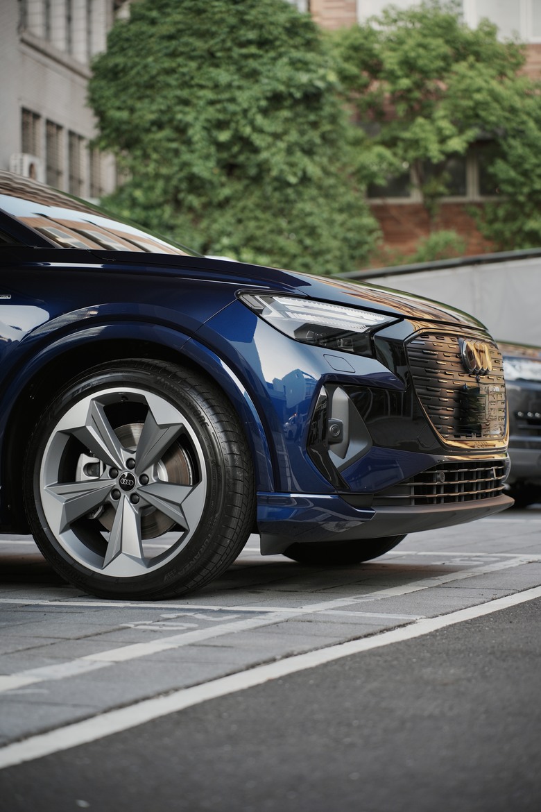 Audi Q4 Sportback e-tron 45 S line Edition One｜金屬星際藍 Navarra Blue 2D｜交車照片分享
