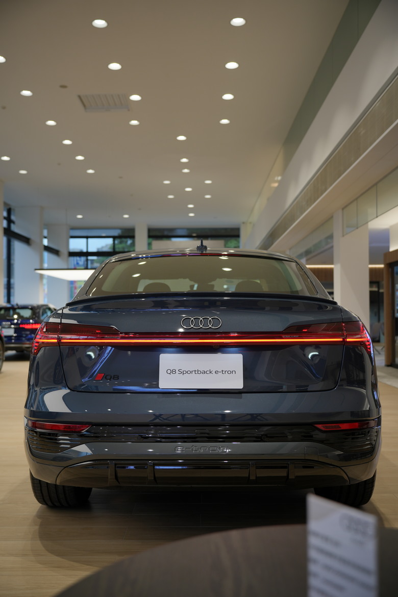 Audi Q8 Sportback e-tron 50 quattro S line｜金屬電漿藍 Plasma Blue 3D｜實車照片分享