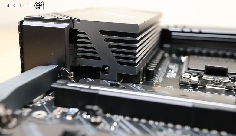 AI SNATCH 導入 Z890 AORUS MASTER 開箱