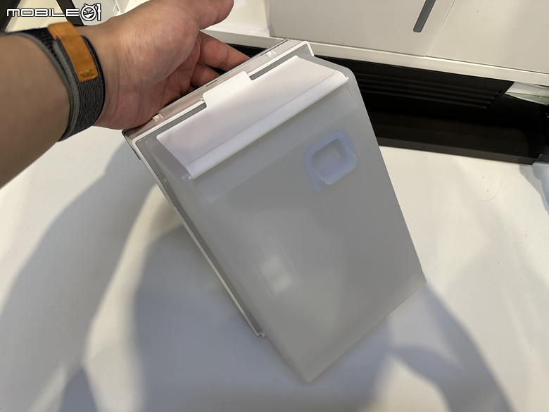 【現場體驗】LG Styler 蒸氣電子衣櫥第二代，內建高壓蒸氣掛燙機，AI護理衣物