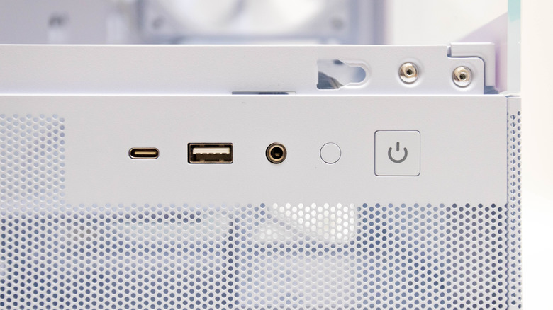 【開箱】桌面上的繁華海景房，Antec CX700 ARGB 極簡易開箱