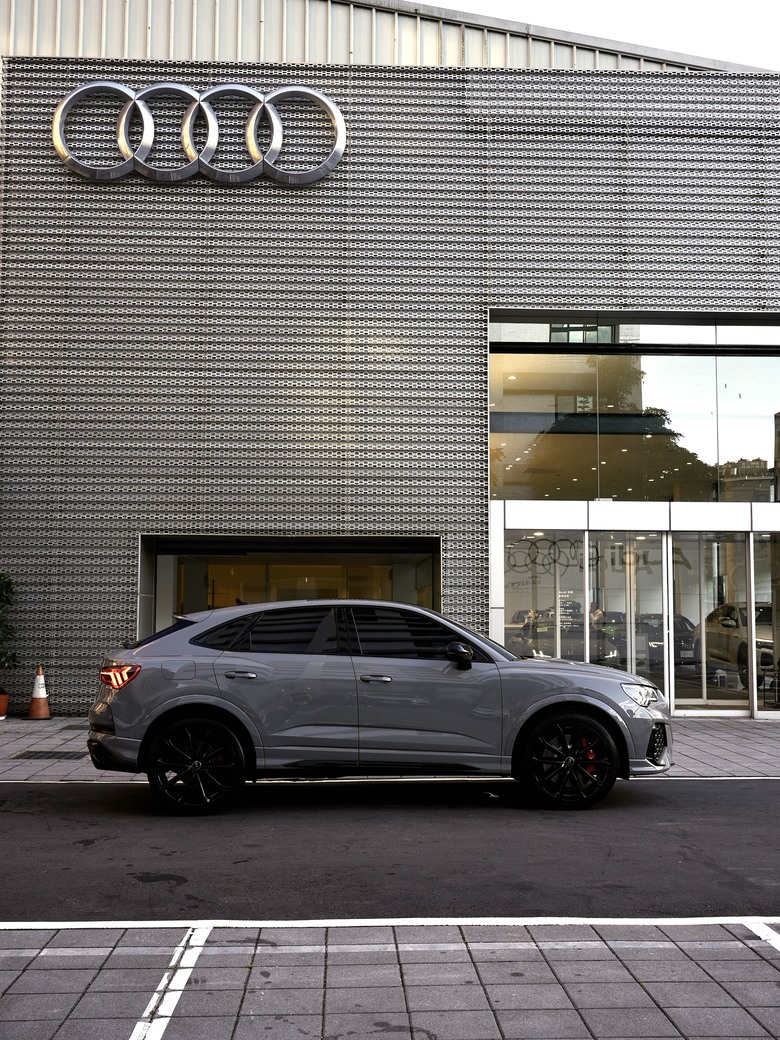 Audi RS Q3 Sportback｜磐石灰 Nardo Gray T3｜交車照片分享