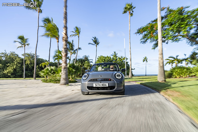 【海外新訊】MINI Cooper Convertible正式亮相,18秒開篷、全新內裝佈局!