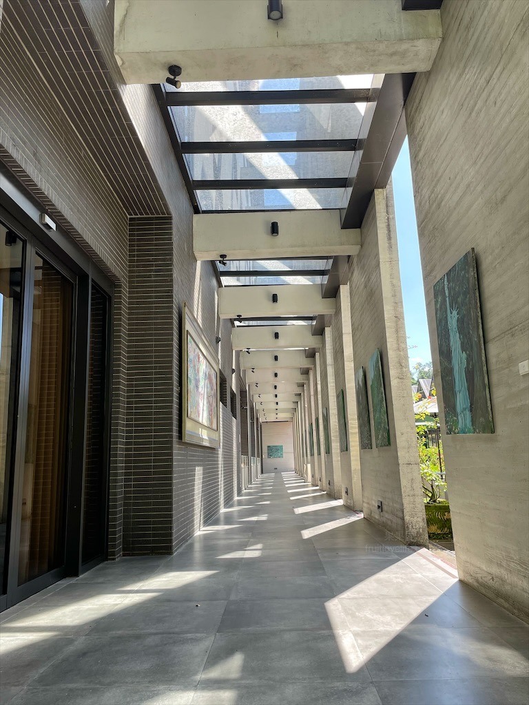 點我看大圖 七里香玫瑰森林花園,一年四季都有不同的風情,走走步道呼吸芬多精,春秋兩季有玫瑰花海可欣賞