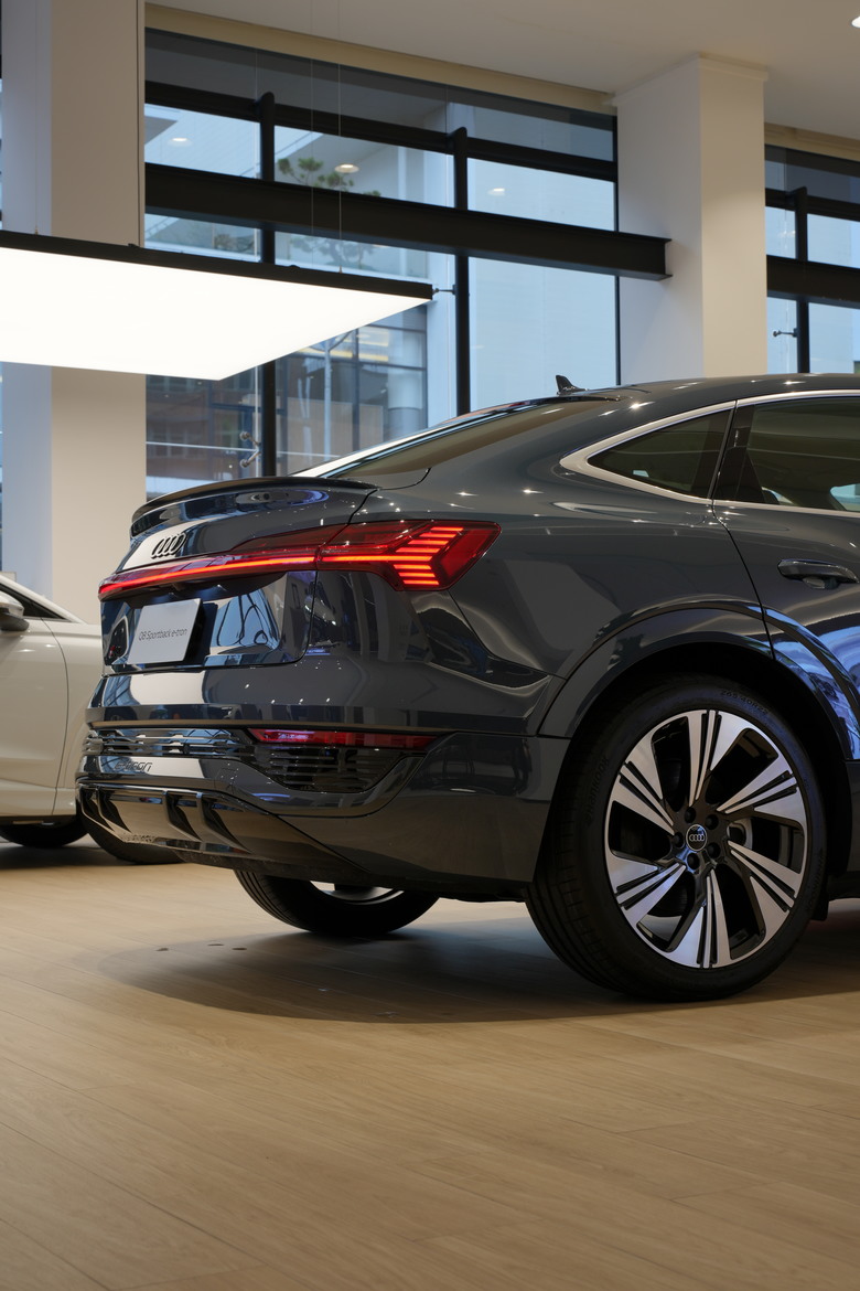 Audi Q8 Sportback e-tron 50 quattro S line｜金屬電漿藍 Plasma Blue 3D｜實車照片分享