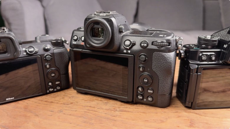 Nikon Zf 開箱 + 拍照、N-Log 錄影實測！把 Z9、Z8 旗艦功能塞進 FM2 的經典外型，一台能夠體驗百年光學魅力，連 Leica、Sony 鏡頭也能轉接的「有靈魂的相機」