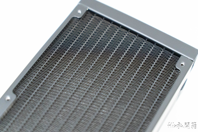 點我看大圖 自帶高解析螢幕 DEEPCOOL MYSTIQUE 360