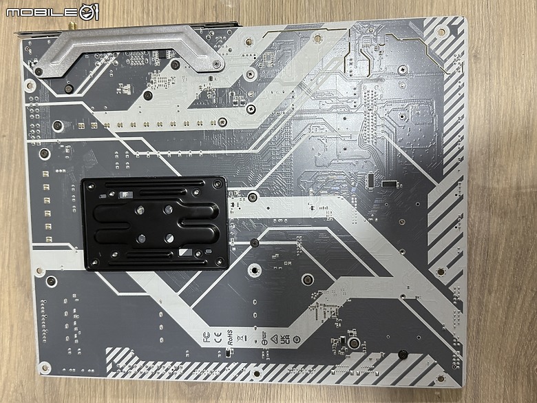 銀白色經典鋼鐵傳奇 X870 Steel Legend WiFi 開箱