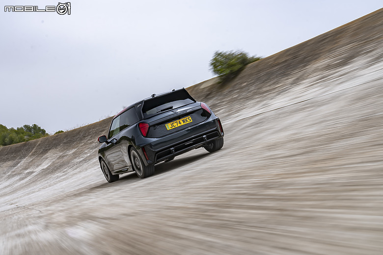 【2024巴黎車展】MINI JCW Electric/Aceman連袂亮相，新一代純電小鋼砲、性能小休旅誕生！