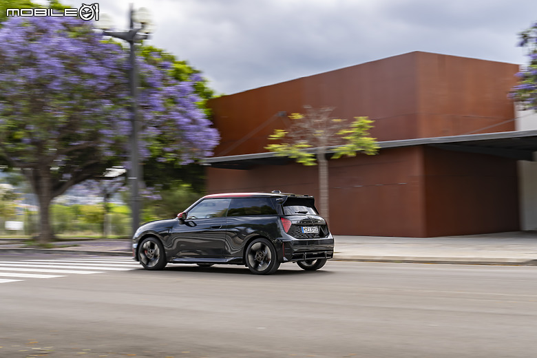 【2024巴黎車展】MINI JCW Electric/Aceman連袂亮相，新一代純電小鋼砲、性能小休旅誕生！