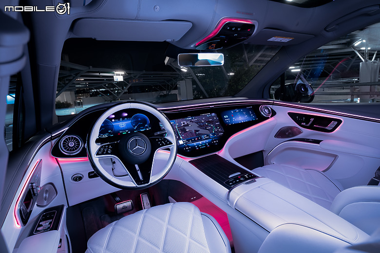 Mercedes-Maybach EQS 680 SUV Night Series 試駕｜黑夜裡更閃亮動人的電動休旅旗艦！
