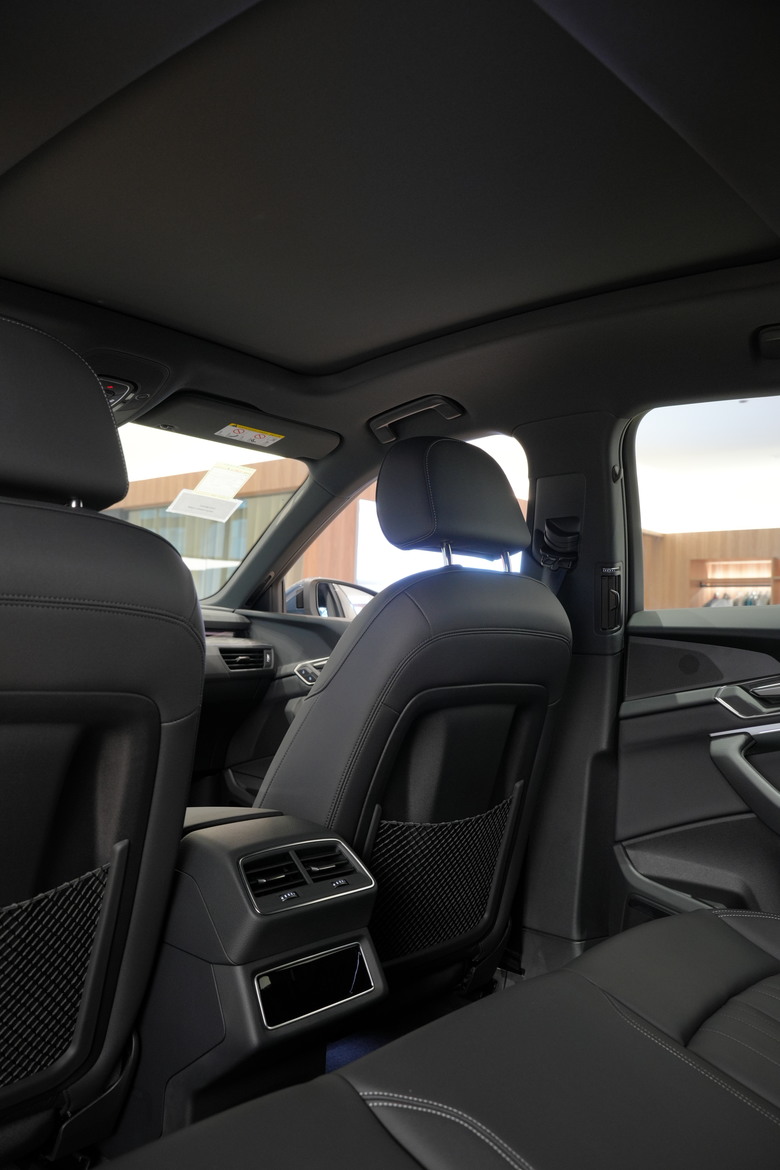 Audi Q8 Sportback e-tron 50 quattro S line｜金屬電漿藍 Plasma Blue 3D｜實車照片分享