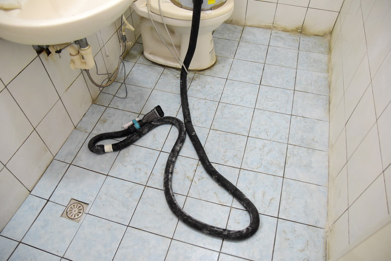 老屋廁所終於解決磁磚縫隙滲水黴菌問題!