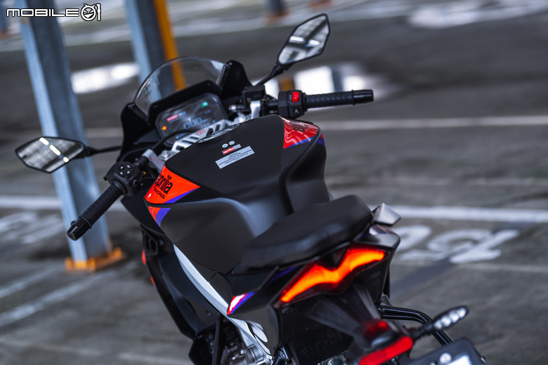 Aprilia RS 457試駕｜藏不住的武鬥派熱血！同級最強雙缸小獅王！