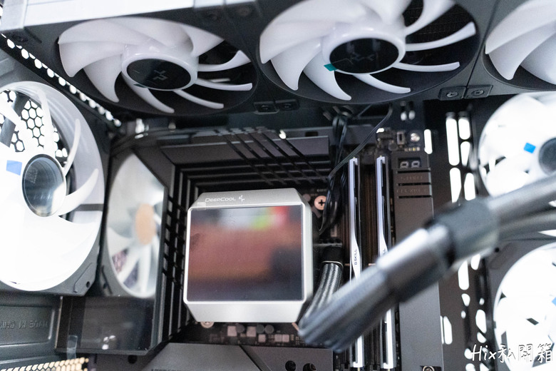 點我看大圖 自帶高解析螢幕 DEEPCOOL MYSTIQUE 360