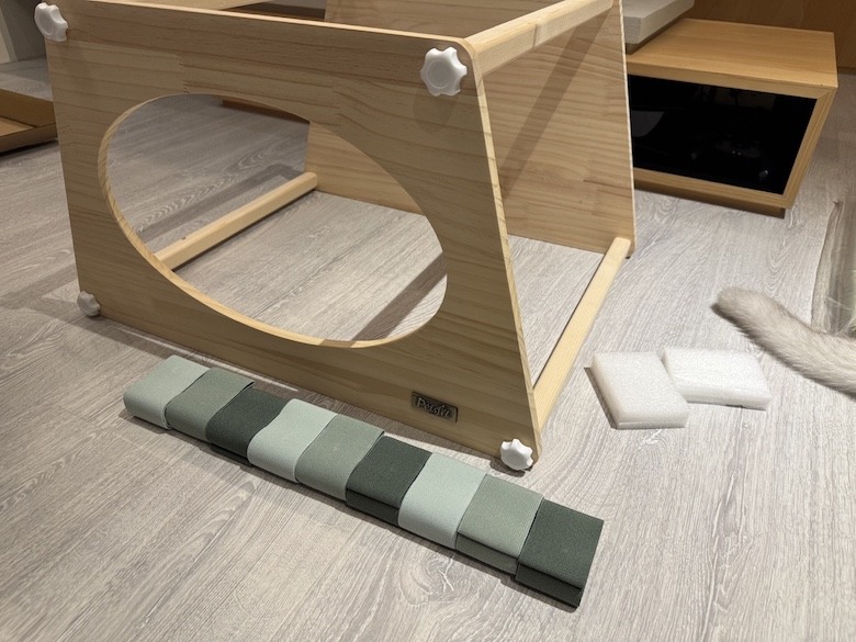 組裝簡單又好看! PETSFIT Modern Style Wood Cat House with Soft Mat 貓屋開箱