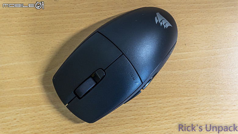 點我看大圖 【開箱】海盜船入門無線電競滑鼠 | CORSAIR M55 WIRELESS