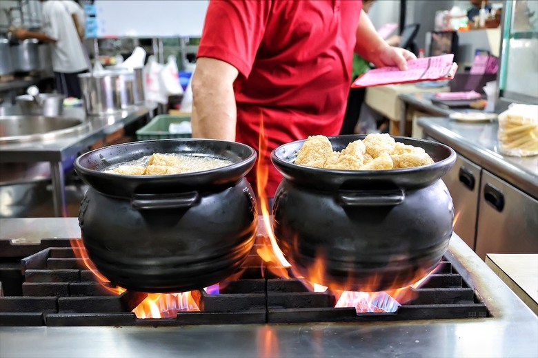 點我看大圖 炭燒羊肉爐火鍋,湯頭好喝,羊肉肉質軟嫩,秋冬進補、聚餐好地方