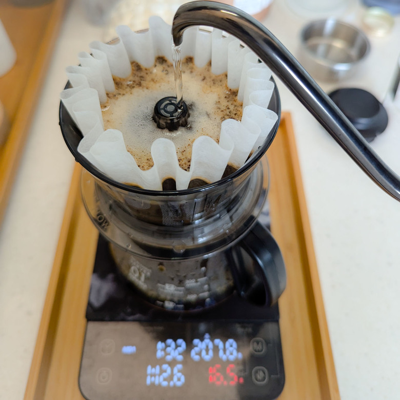 我說：這帶把濾杯是公的 -- Hario FLOW Dripper Tritan版