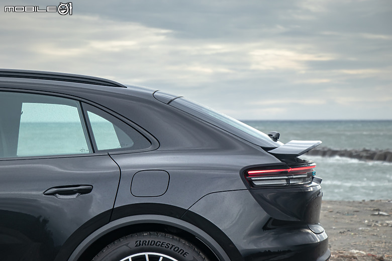 Porsche Macan 純電大改款試駕｜重新定義純電休旅的操控天花板！