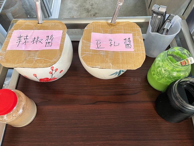 深受許多在地人喜愛的薑母鴨，鴨皮超Q軟，肉質軟嫩鮮甜，還有鹽烤吳郭魚、現撈泰國蝦