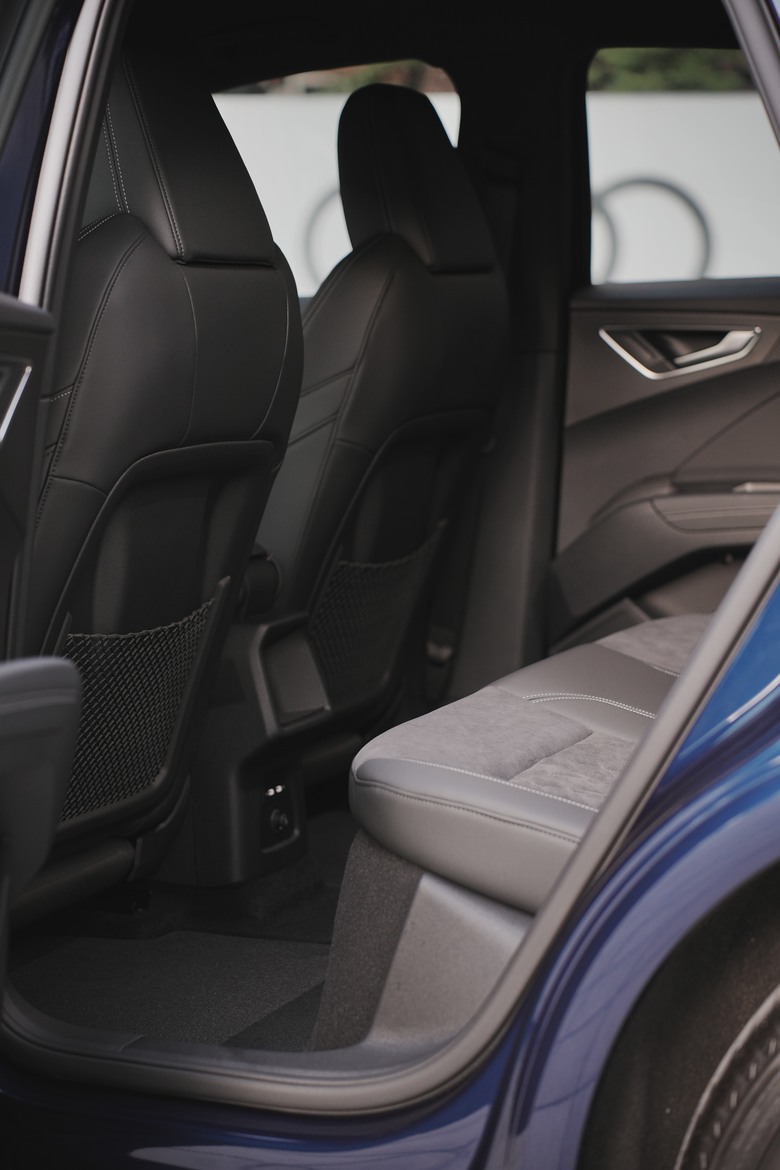 Audi Q4 Sportback e-tron 45 S line Edition One｜金屬星際藍 Navarra Blue 2D｜交車照片分享