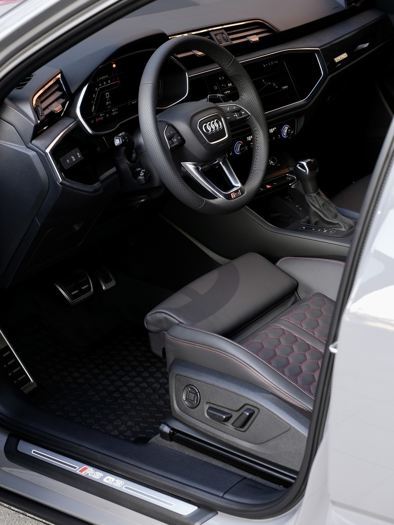 Audi RS Q3 Sportback｜磐石灰 Nardo Gray T3｜交車照片分享