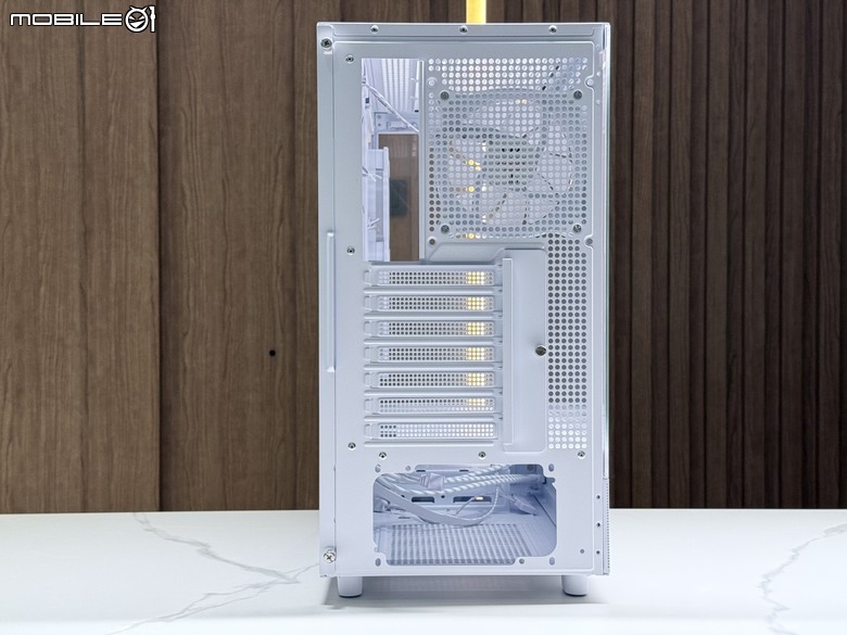 機殼玄學?先馬 幻境界 平價全景透測機殼