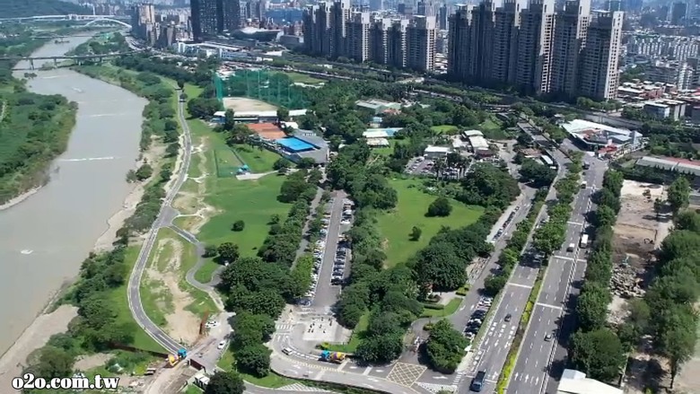 新北市新店溪右岸親情河濱增建主題遊戲場工程紀錄-採用高階Afidus AI智能 APP工程縮時攝影機
