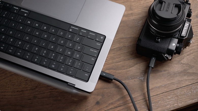 Nikon Zf 開箱 + 拍照、N-Log 錄影實測！把 Z9、Z8 旗艦功能塞進 FM2 的經典外型，一台能夠體驗百年光學魅力，連 Leica、Sony 鏡頭也能轉接的「有靈魂的相機」