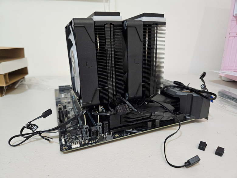 【開箱】雙塔奇城!TT曜越 ASTRIA 600 ARGB主板連動版CPU散熱器(主機板風扇)