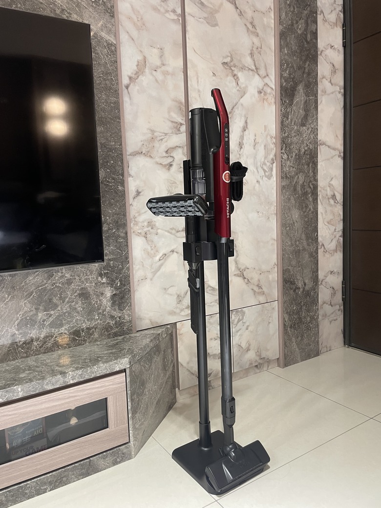 【體驗文】Hitachi 超輕量無線直立式吸塵器｜解決滿地餅乾屑