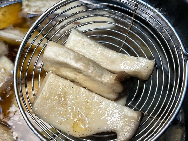 點我看大圖 炭燒羊肉爐火鍋,湯頭好喝,羊肉肉質軟嫩,秋冬進補、聚餐好地方