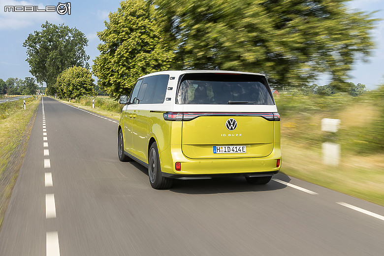 Volkswagen ID.Buzz 德國試駕|滿滿創意、處處討喜的純電七人小巴!
