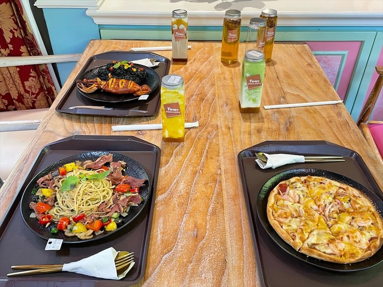 點我看大圖 七里香玫瑰森林花園,一年四季都有不同的風情,走走步道呼吸芬多精,春秋兩季有玫瑰花海可欣賞