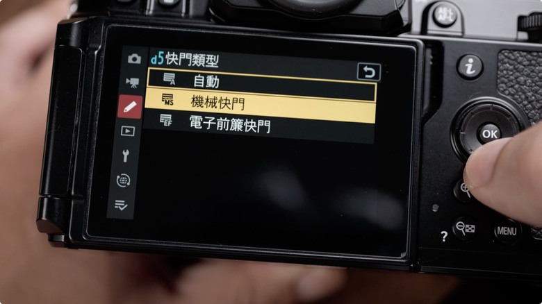 Nikon Zf 開箱 + 拍照、N-Log 錄影實測！把 Z9、Z8 旗艦功能塞進 FM2 的經典外型，一台能夠體驗百年光學魅力，連 Leica、Sony 鏡頭也能轉接的「有靈魂的相機」