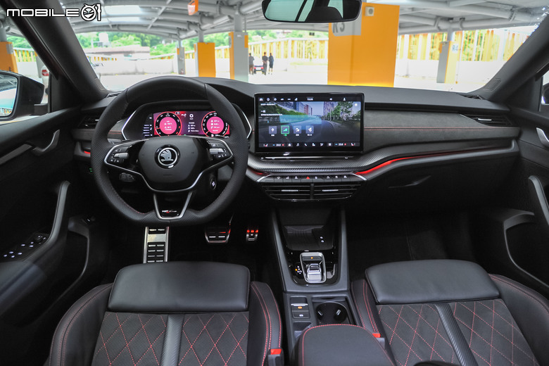 Skoda Octavia Combi RS 小改款試駕|有內涵又帥氣!