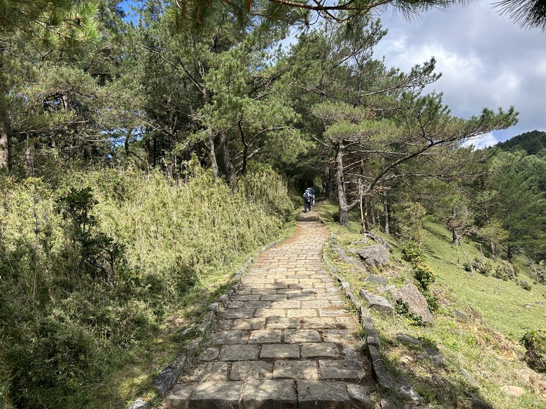 登麟趾山 朝聖台灣之巔玉山