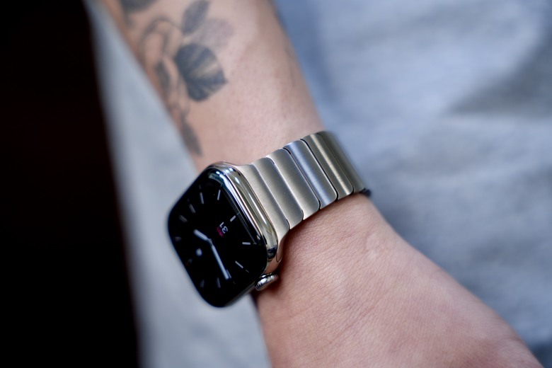 點我看大圖 分享 Apple Watch Series 10 + 不鏽鋼錶鏈帶