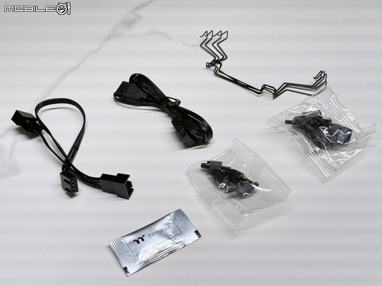 星辰繽紛燈效！雙塔散熱器 TT ASTRIA 600 ARGB