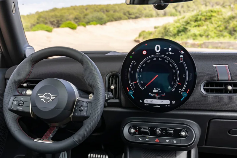 永別了，手排！Mini John Cooper Works以純正四缸內燃機現身！