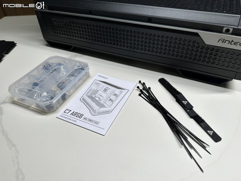 無光黑色信仰貓頭鷹 ft. Antec C7 ARGB