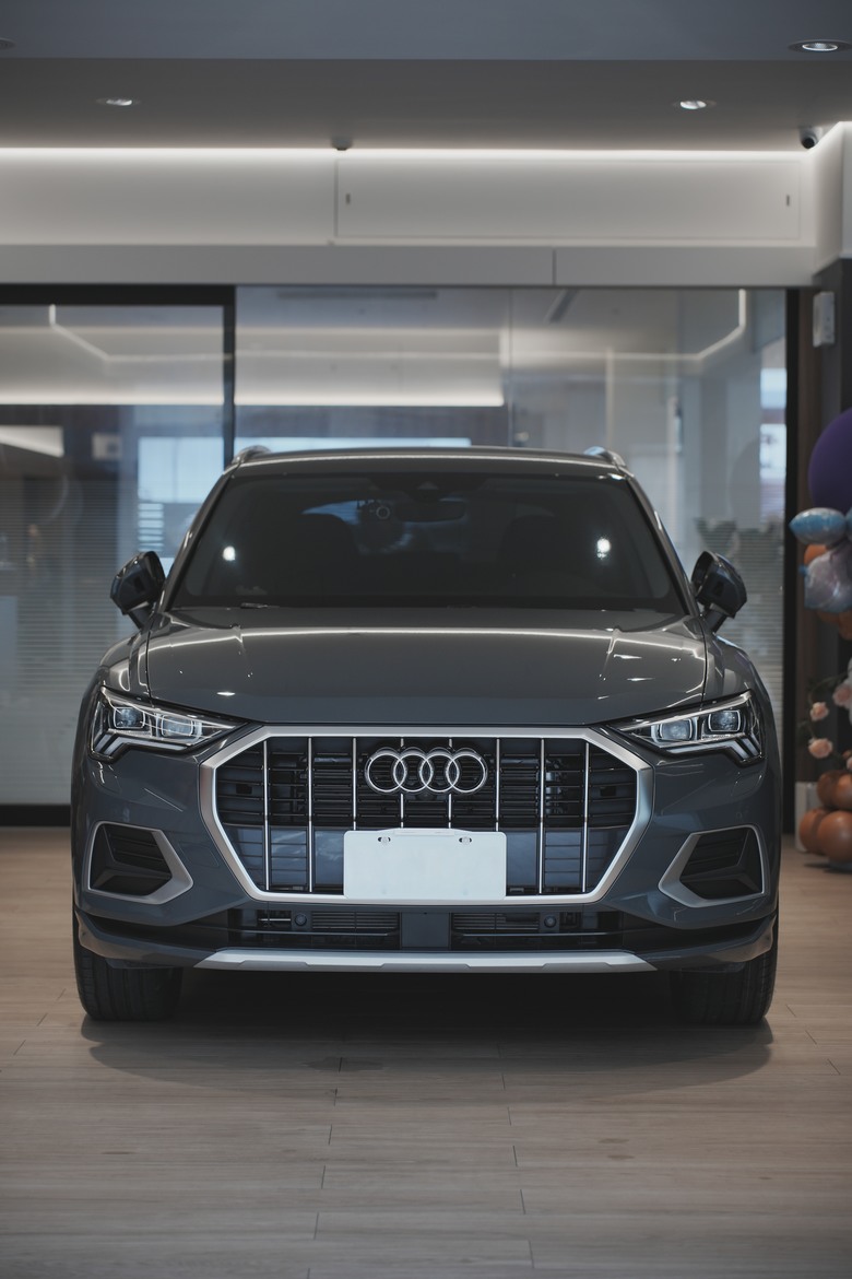 Audi Q3 35 TFSI advanced｜金屬原礦灰 Nano Grey G3｜交車照片分享