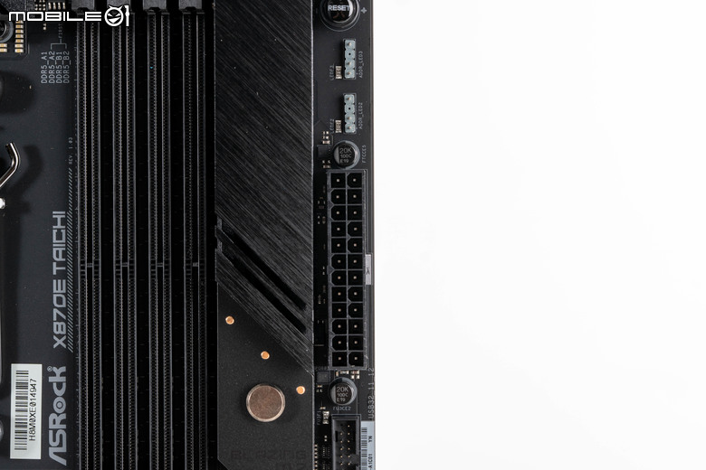 ASRock X870E Taichi 主機板開箱實測 以低調沉穩設計提供強大擴充性能